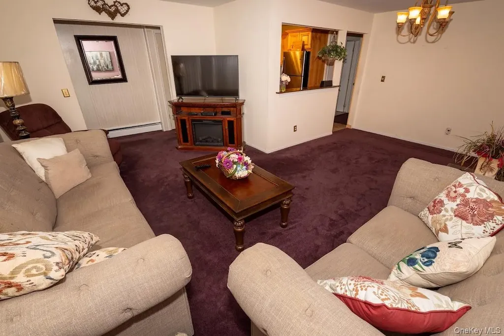 385 Beacon Avenue Lindenhurst NY 11757