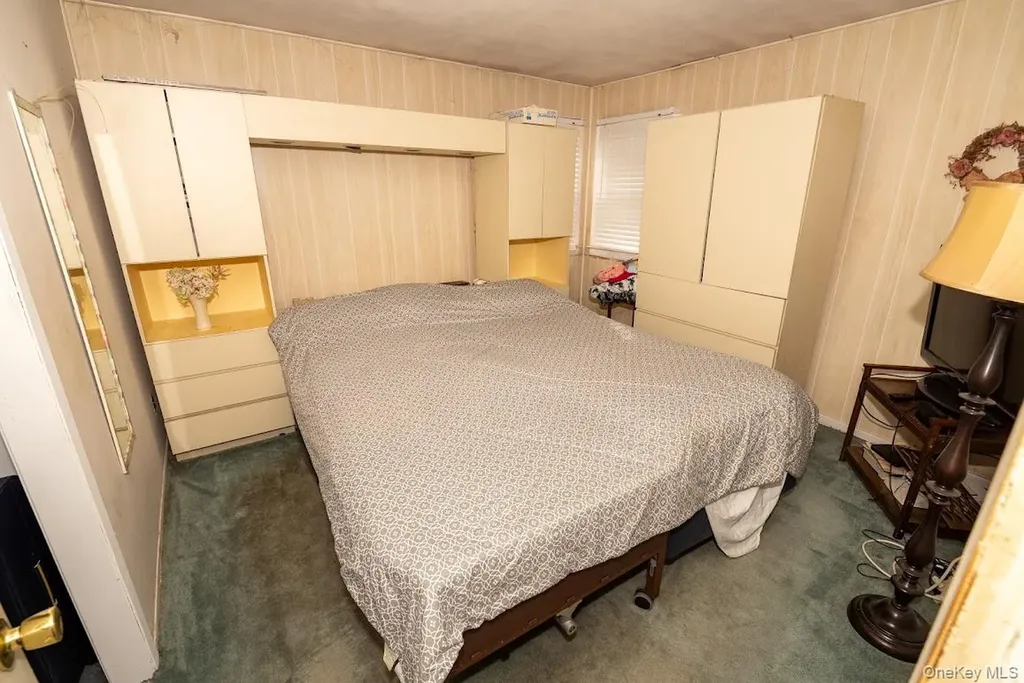 385 Beacon Avenue Lindenhurst NY 11757