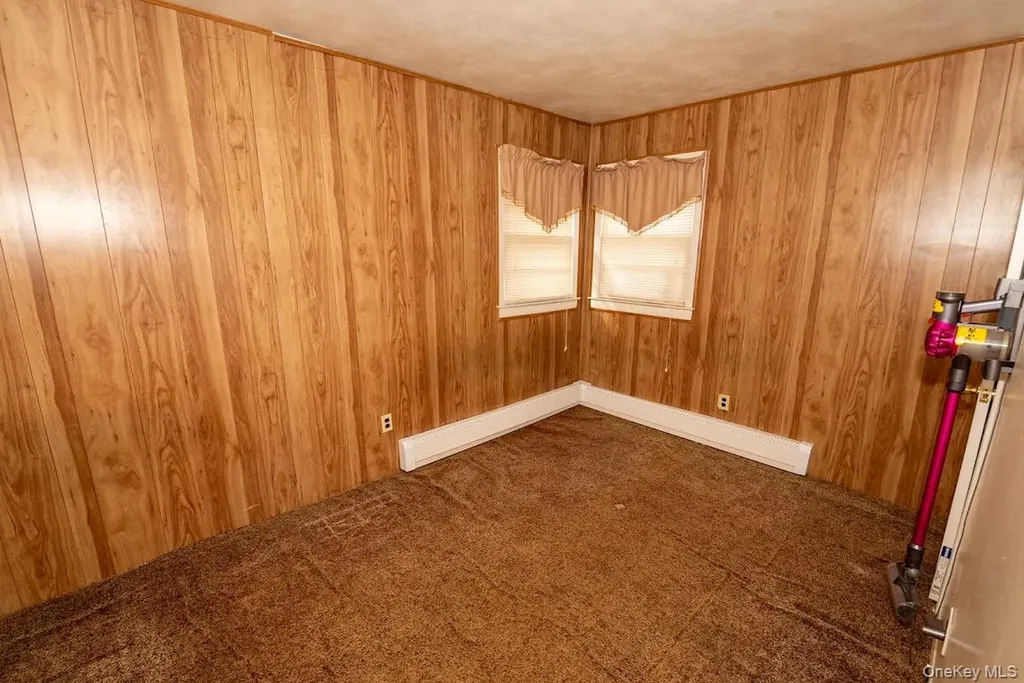 385 Beacon Avenue Lindenhurst NY 11757