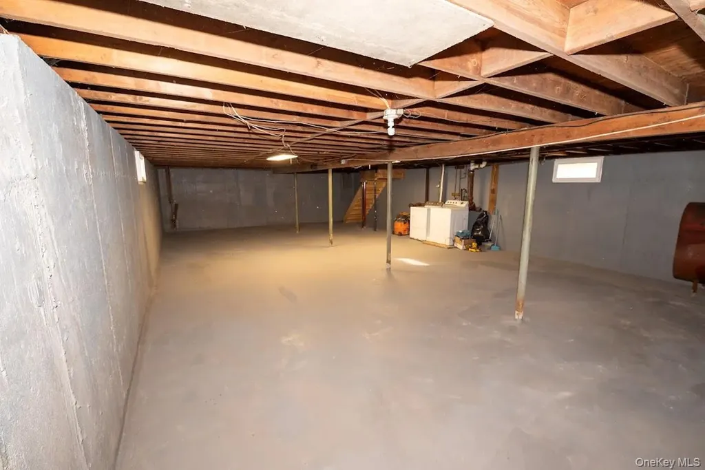 385 Beacon Avenue Lindenhurst NY 11757