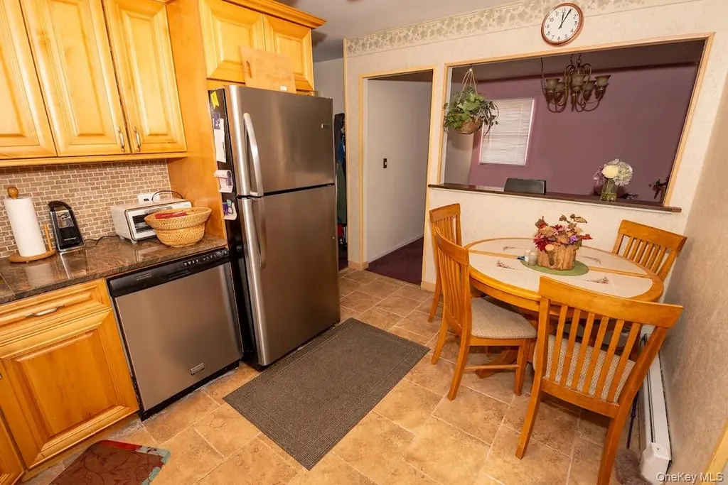 385 Beacon Avenue Lindenhurst NY 11757