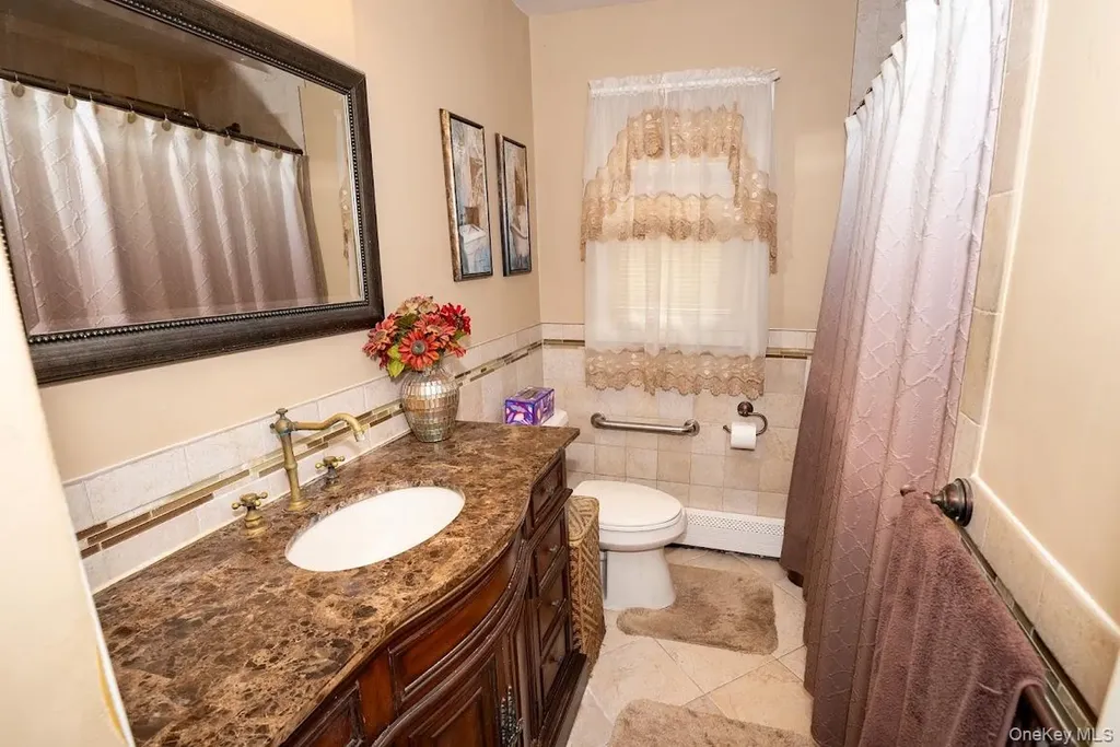 385 Beacon Avenue Lindenhurst NY 11757