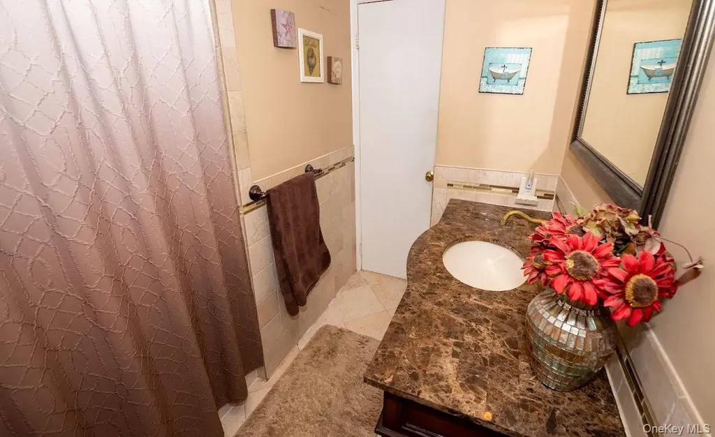 385 Beacon Avenue Lindenhurst NY 11757