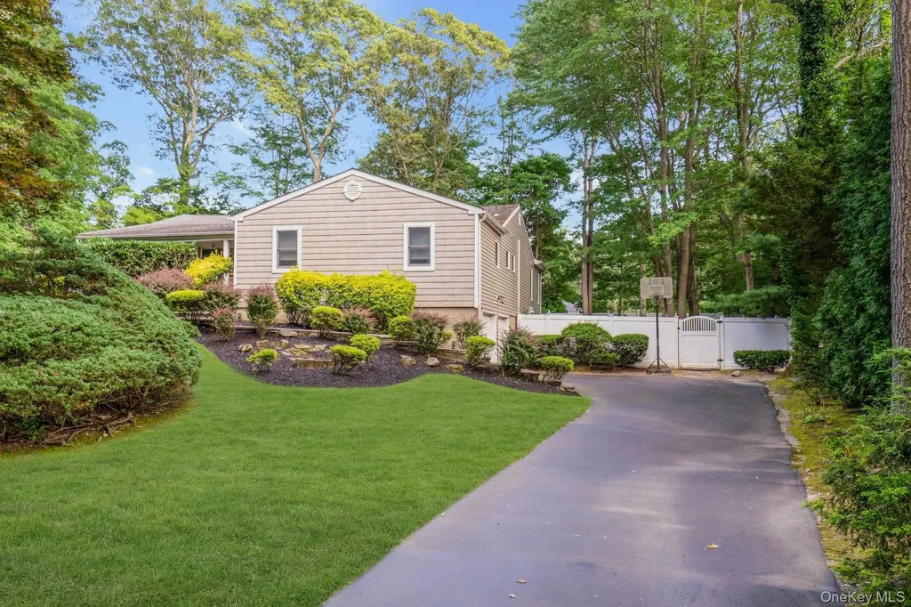 48 Randolph Drive Dix Hills NY 11746
