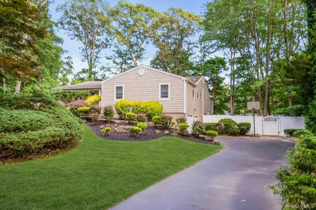 48 Randolph Drive Dix Hills NY 11746