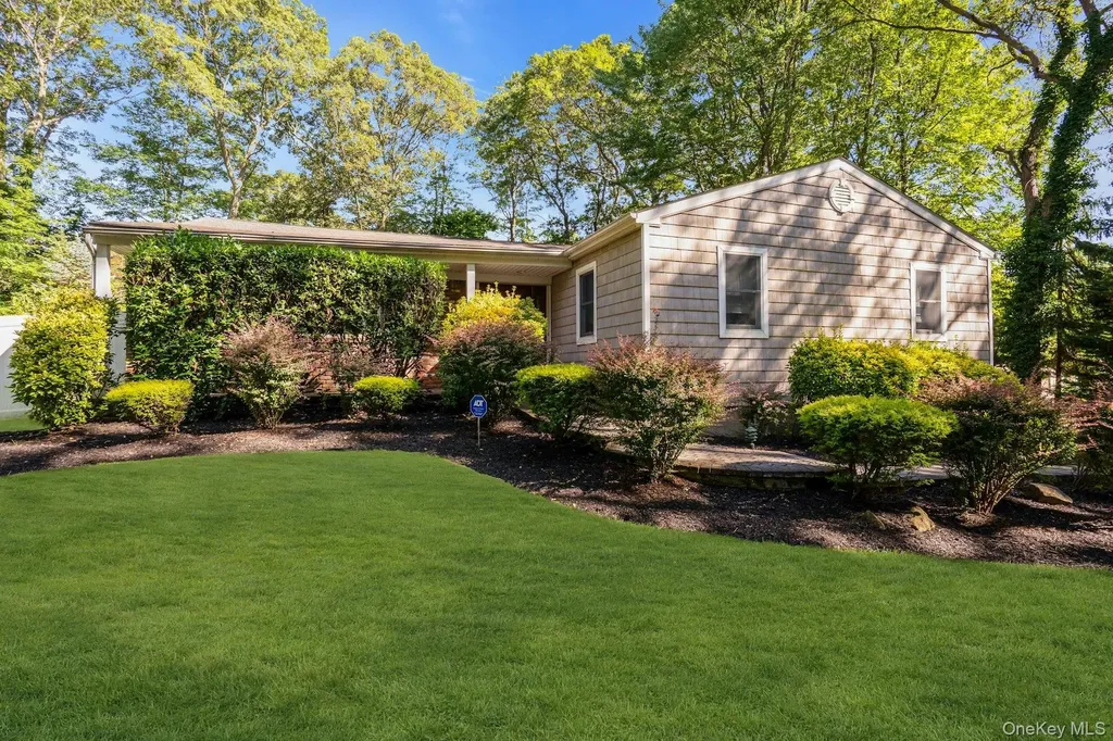 48 Randolph Drive Dix Hills NY 11746