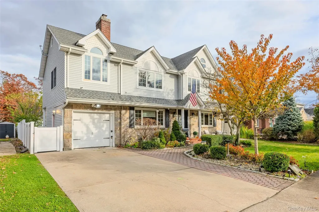 8 Willow Road New Hyde Park NY 11040