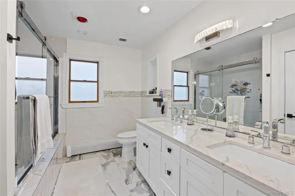 8 Willow Road New Hyde Park NY 11040