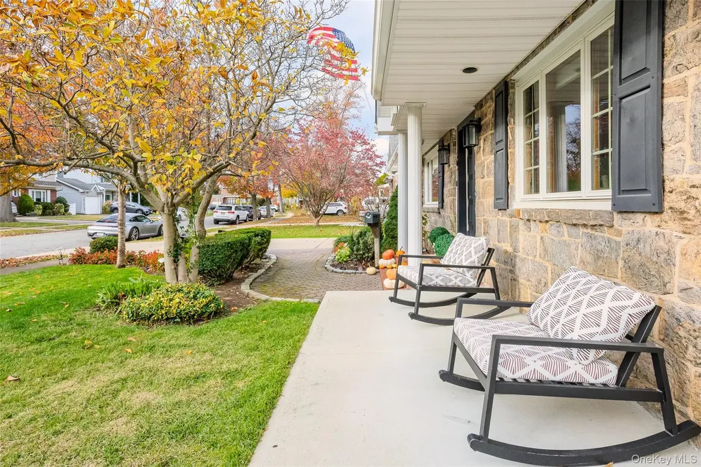 8 Willow Road New Hyde Park NY 11040