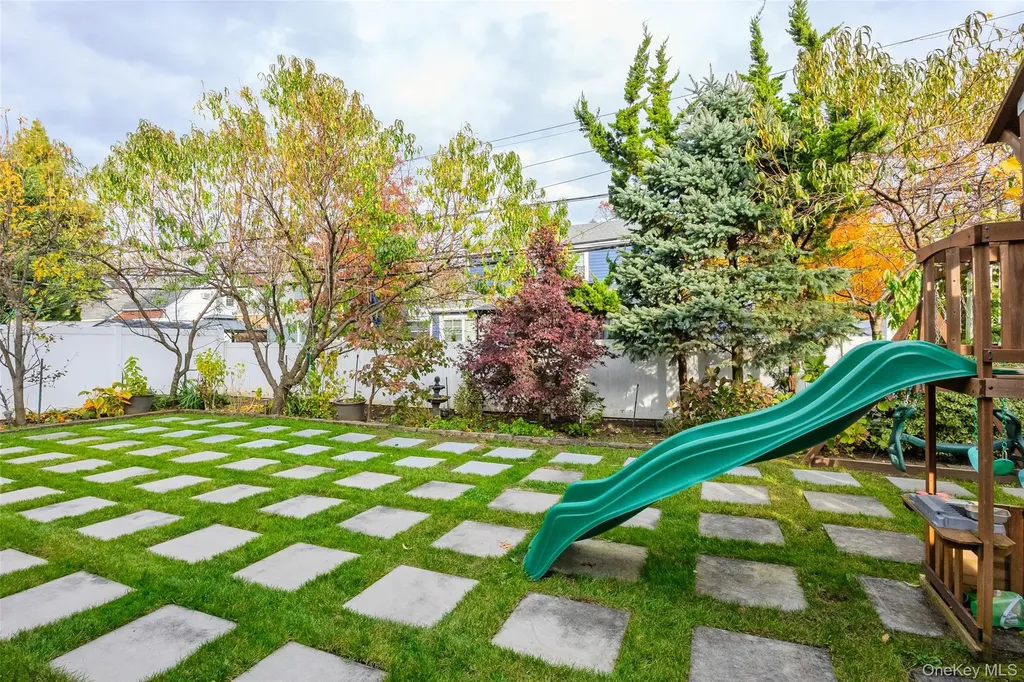 8 Willow Road New Hyde Park NY 11040