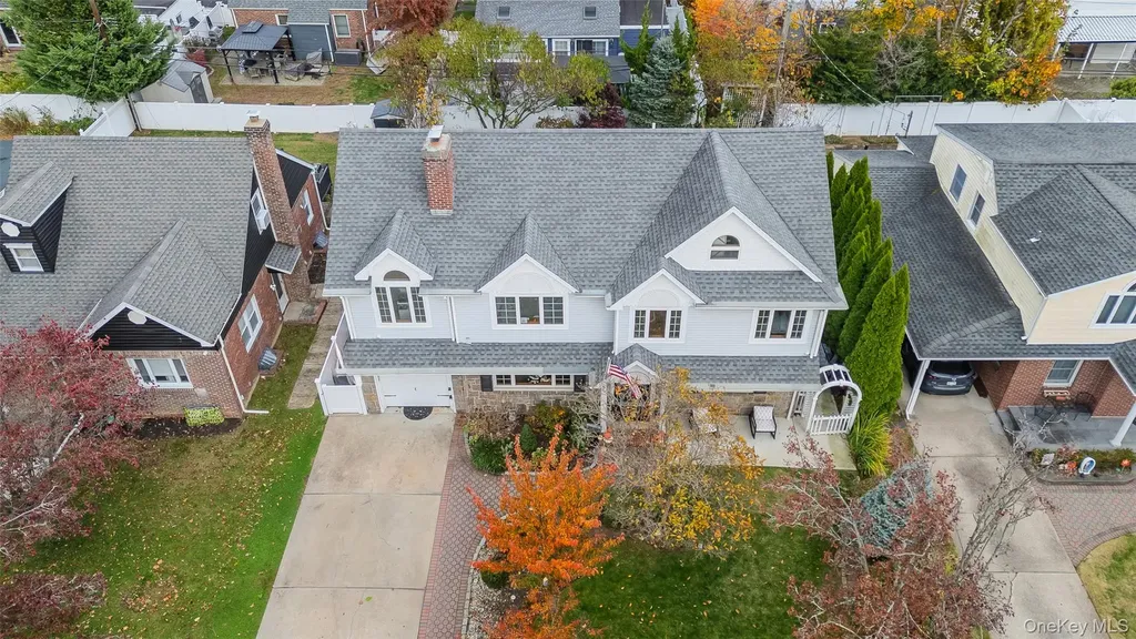 8 Willow Road New Hyde Park NY 11040