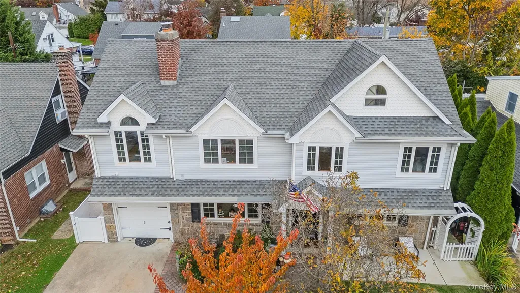8 Willow Road New Hyde Park NY 11040