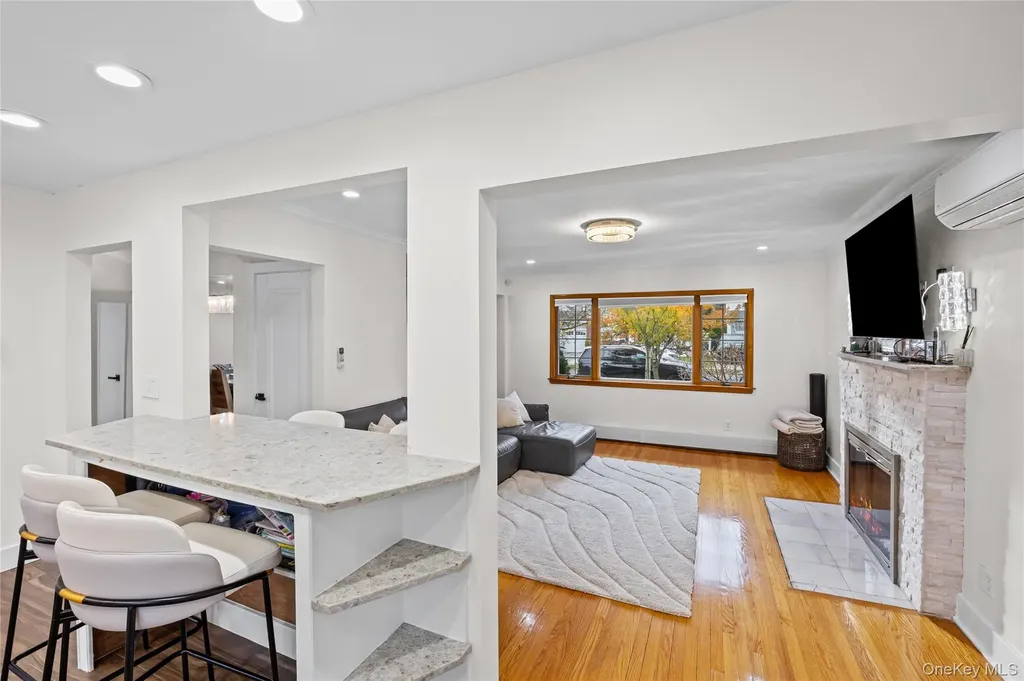 8 Willow Road New Hyde Park NY 11040