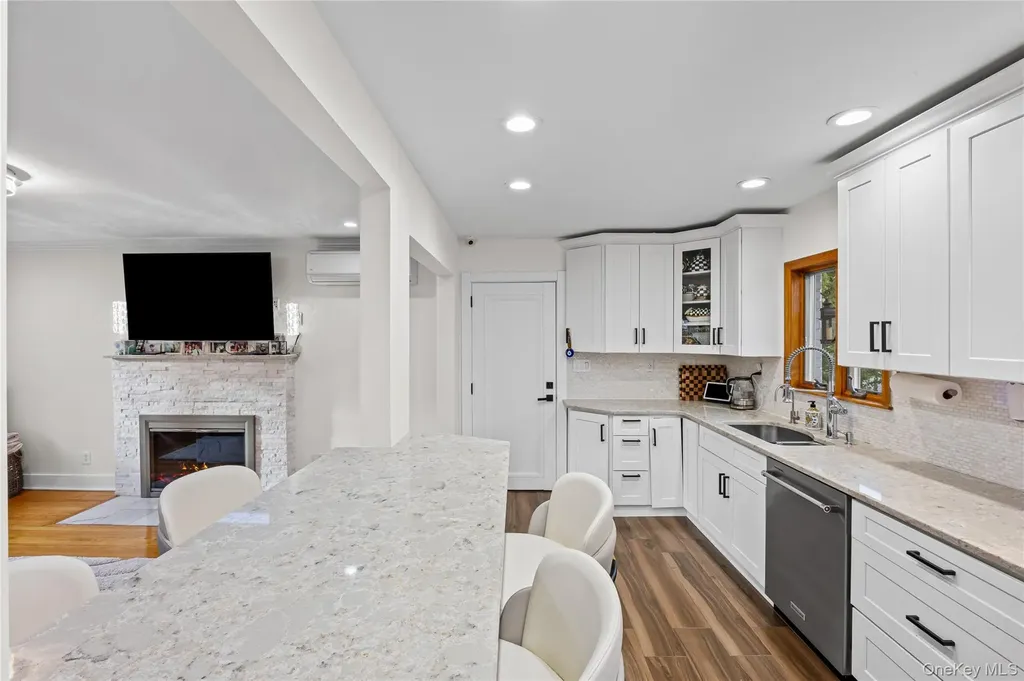8 Willow Road New Hyde Park NY 11040
