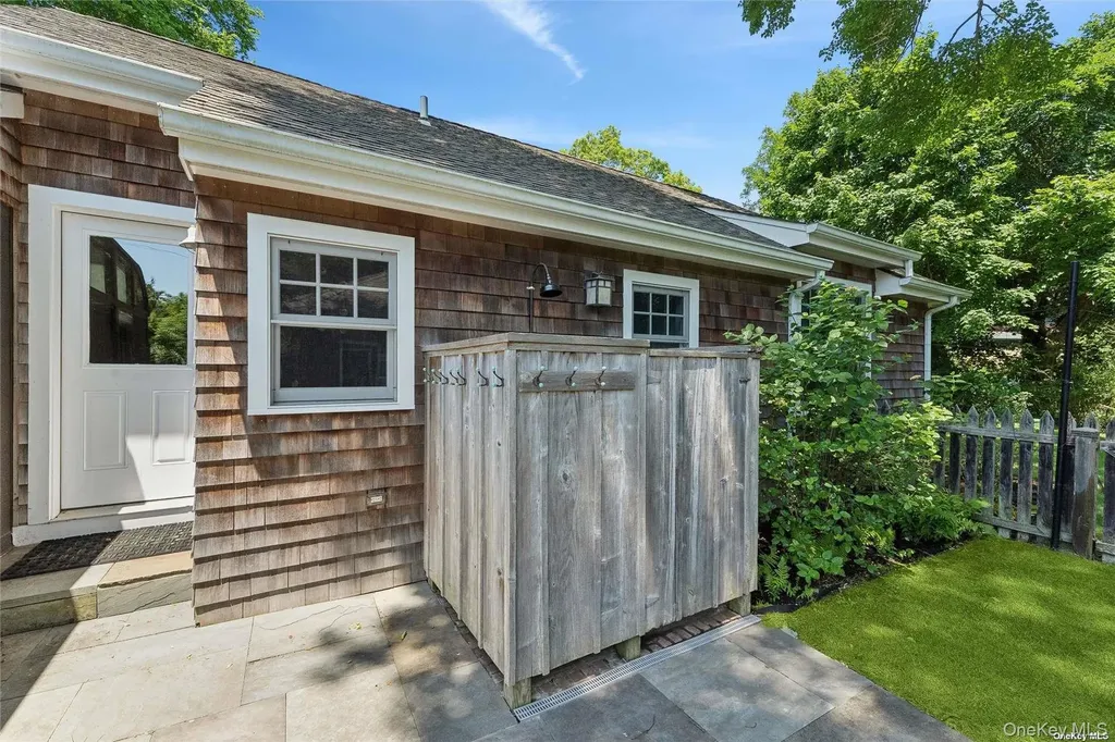 695 Main Street Westhampton Beach NY 11978