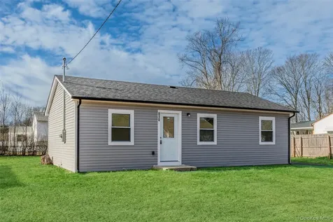 818 Meade Avenue Bellport NY 11713