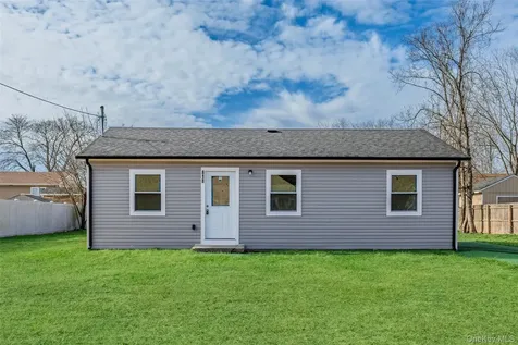 818 Meade Avenue Bellport NY 11713