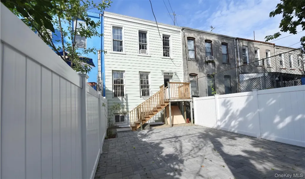 255 Lincoln Avenue Brooklyn NY 11208