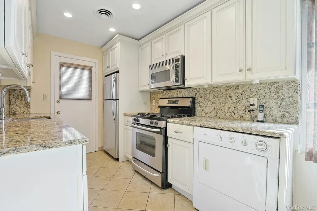 32 Lambert Lane New Rochelle NY 10804