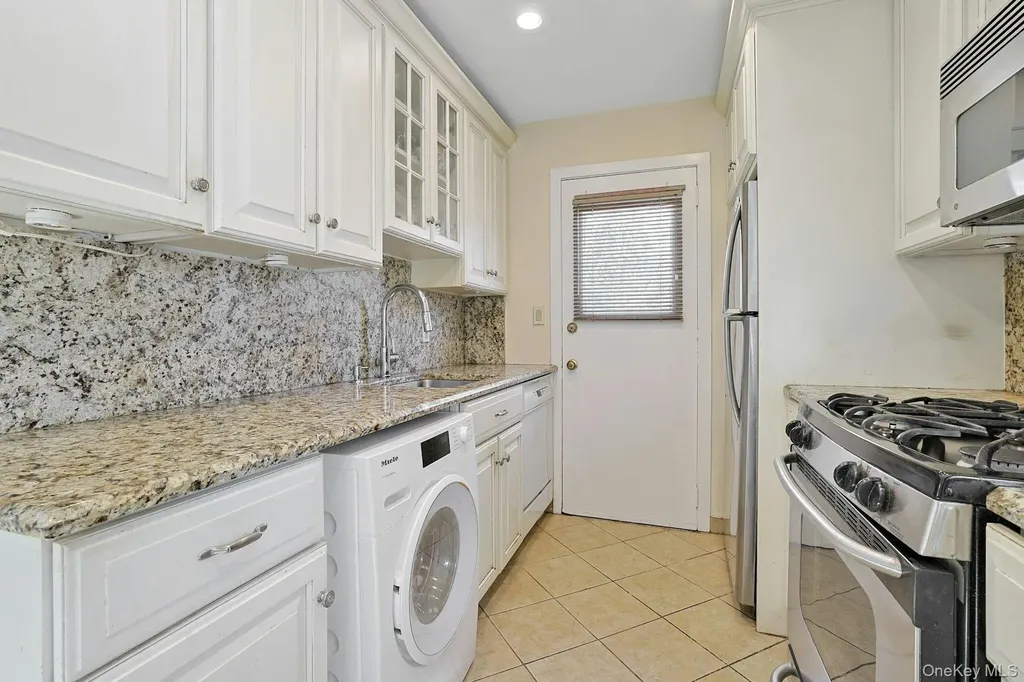 32 Lambert Lane New Rochelle NY 10804