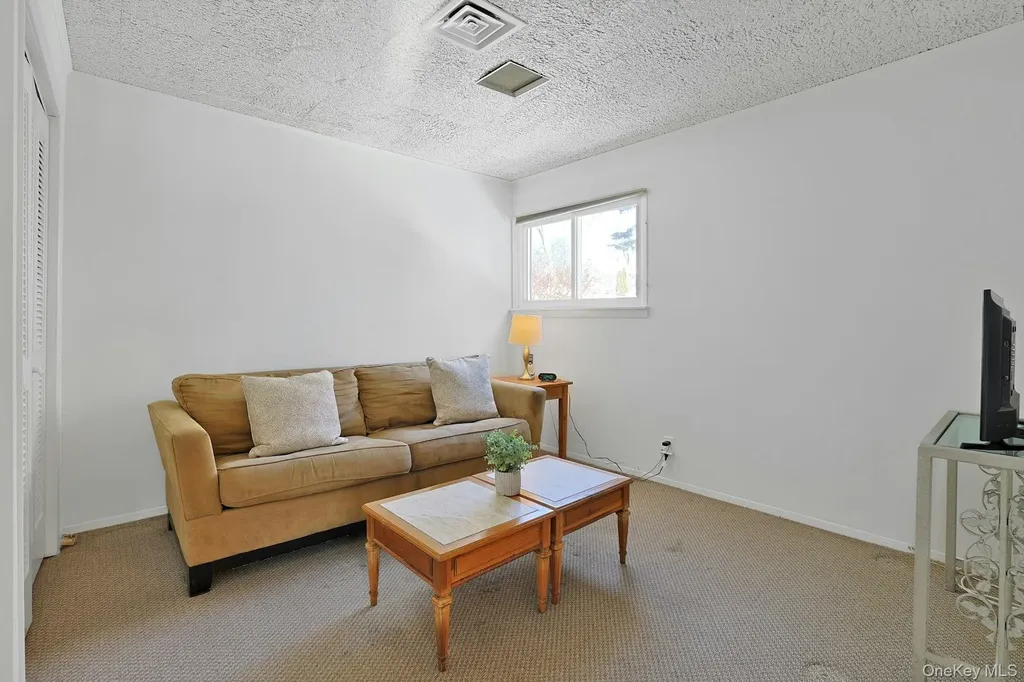 32 Lambert Lane New Rochelle NY 10804