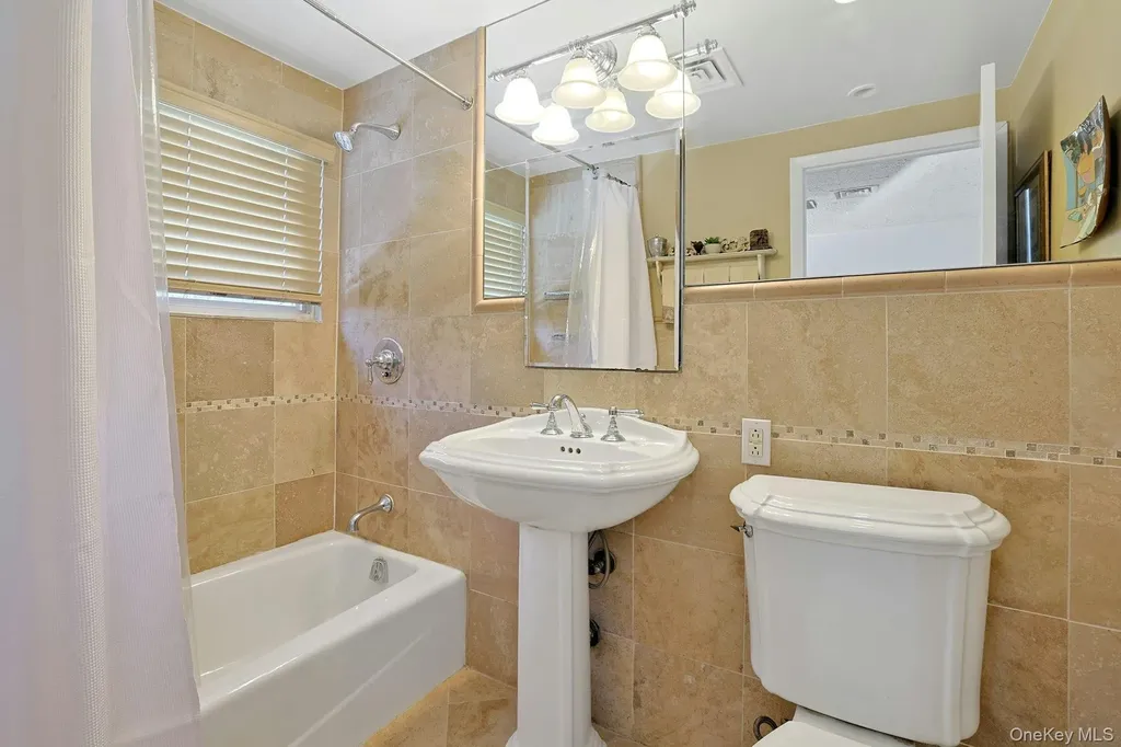 32 Lambert Lane New Rochelle NY 10804