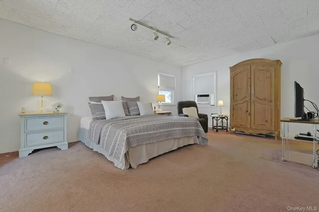 32 Lambert Lane New Rochelle NY 10804