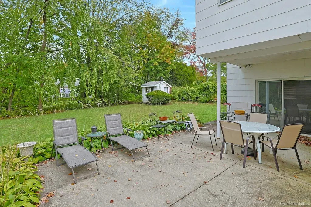 32 Lambert Lane New Rochelle NY 10804