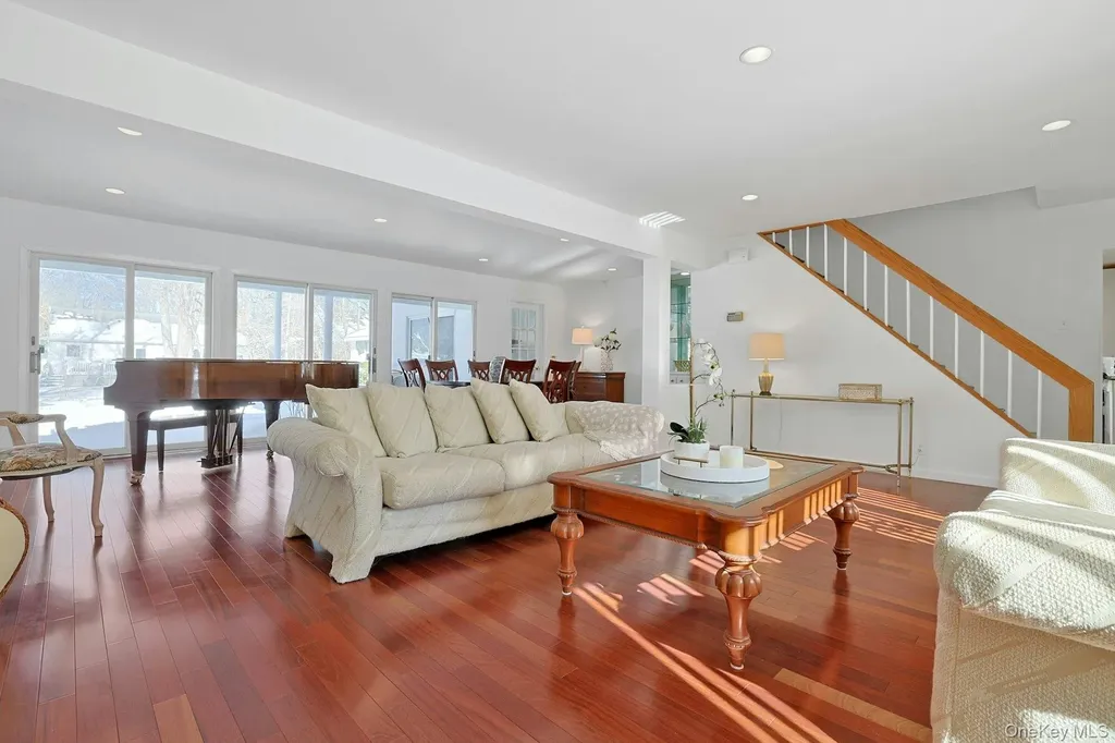 32 Lambert Lane New Rochelle NY 10804
