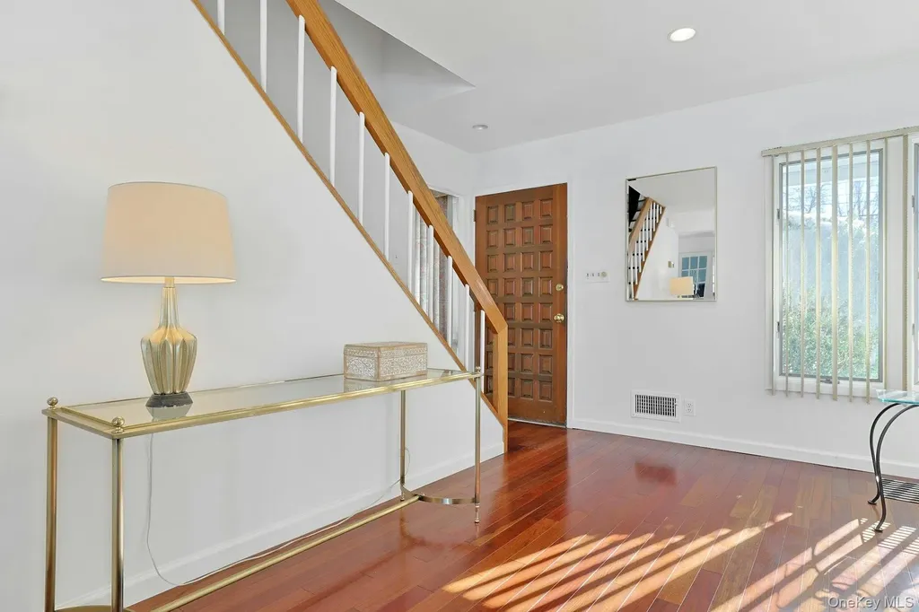 32 Lambert Lane New Rochelle NY 10804