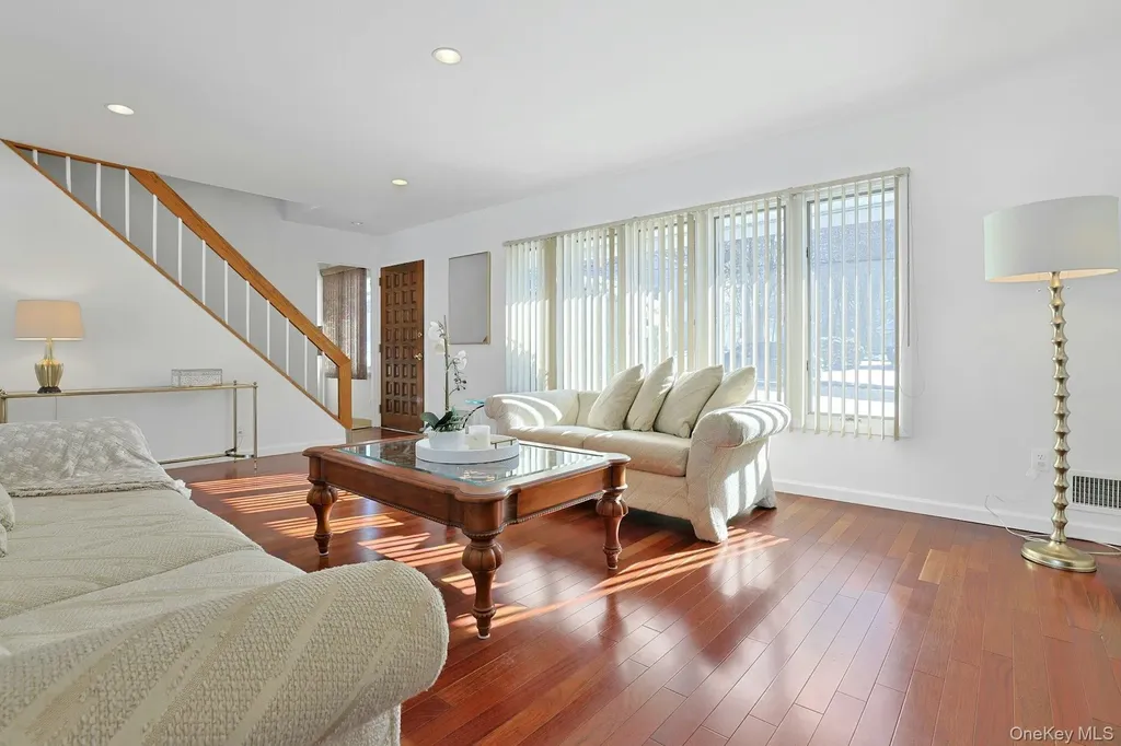 32 Lambert Lane New Rochelle NY 10804