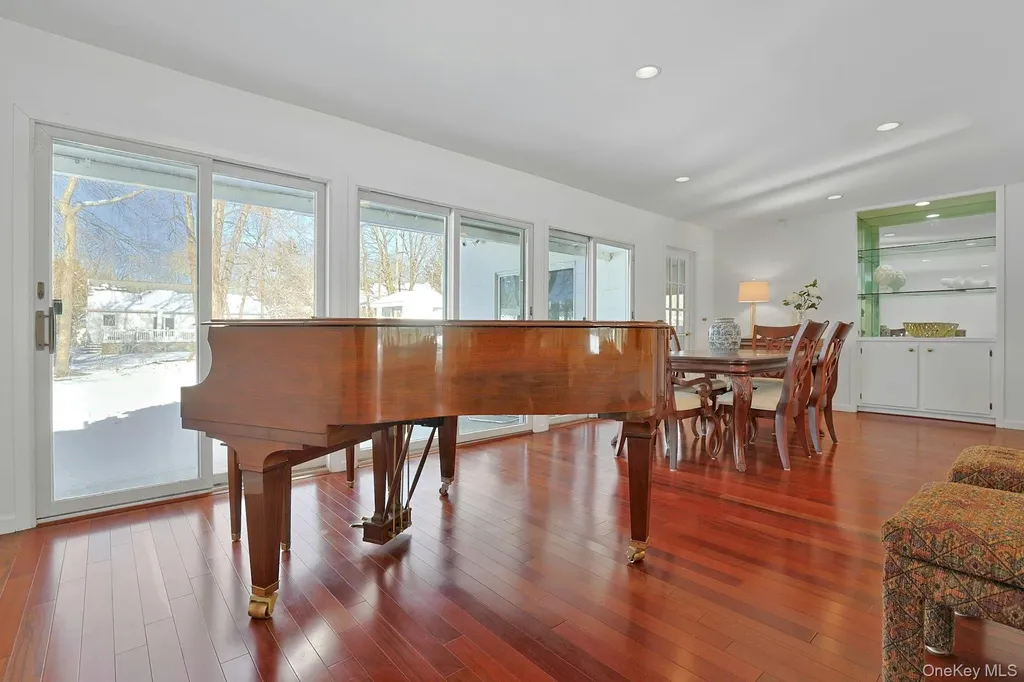 32 Lambert Lane New Rochelle NY 10804