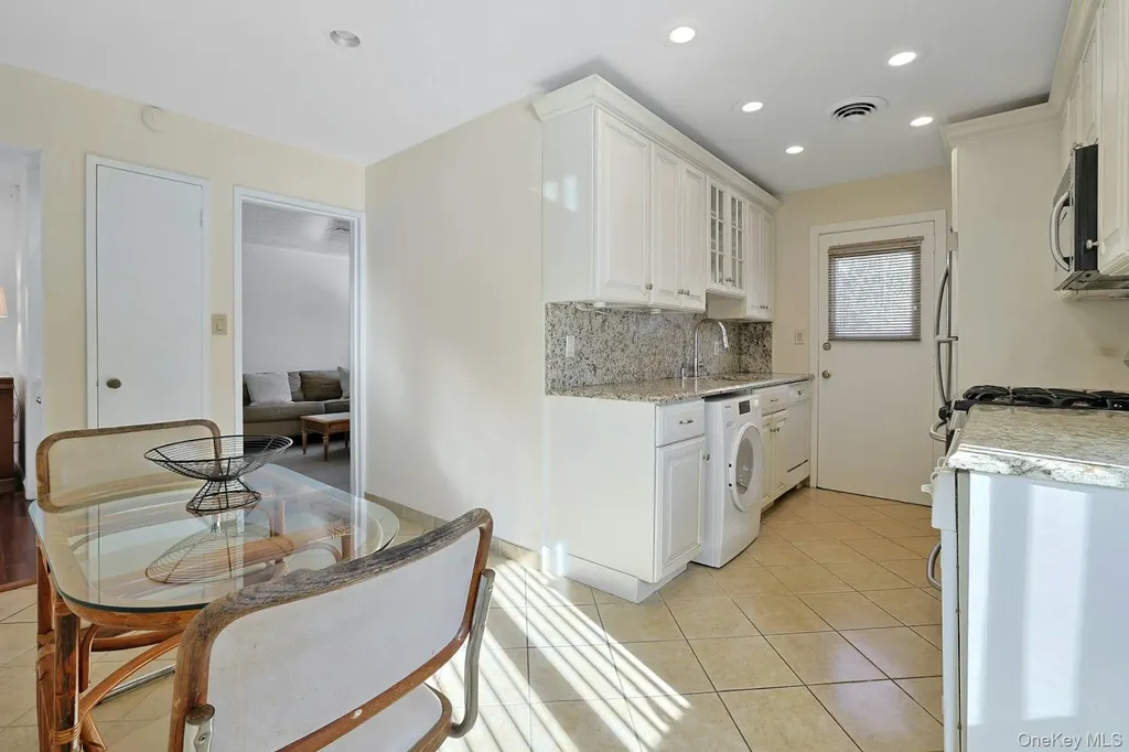 32 Lambert Lane New Rochelle NY 10804
