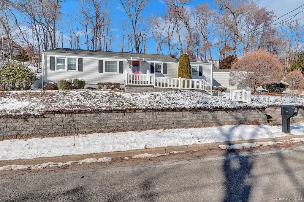81 Oakside Road Smithtown NY 11787