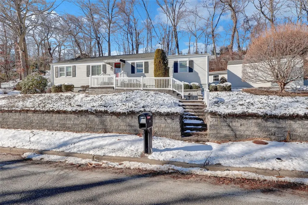 81 Oakside Road Smithtown NY 11787