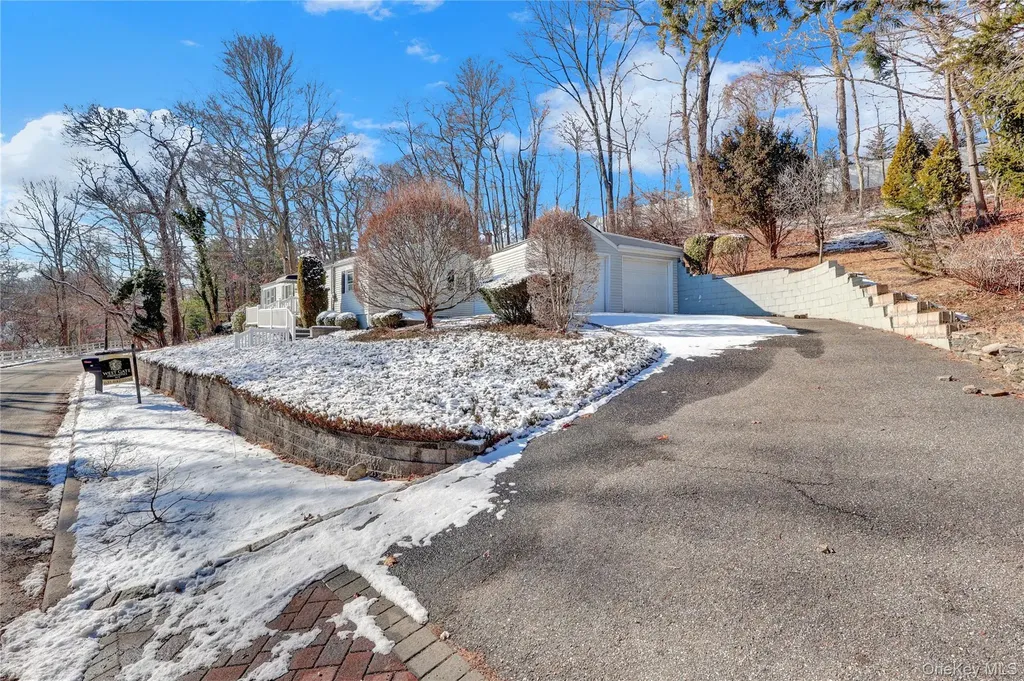 81 Oakside Road Smithtown NY 11787
