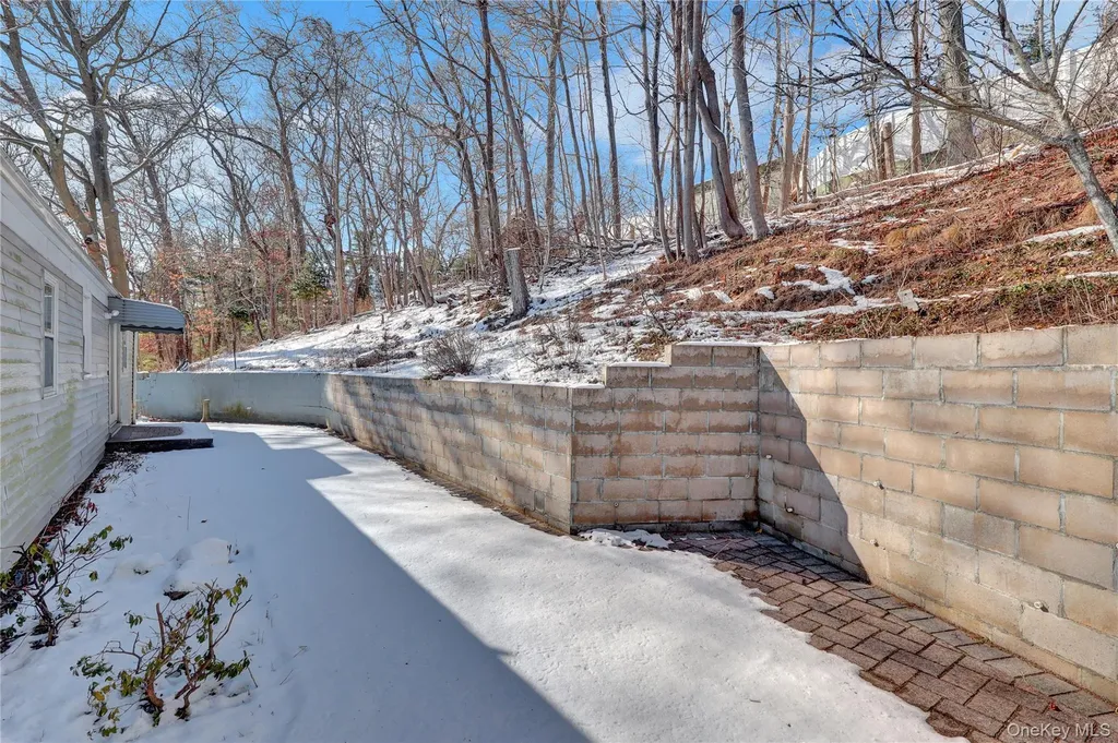 81 Oakside Road Smithtown NY 11787