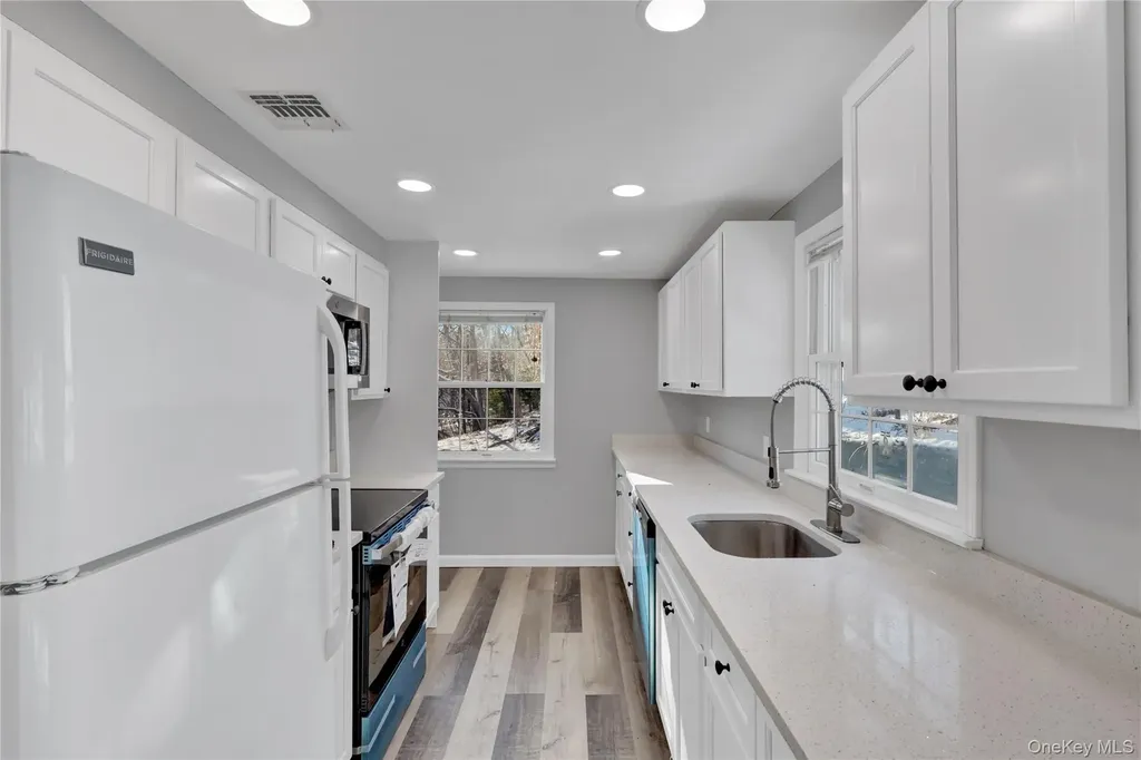 81 Oakside Road Smithtown NY 11787