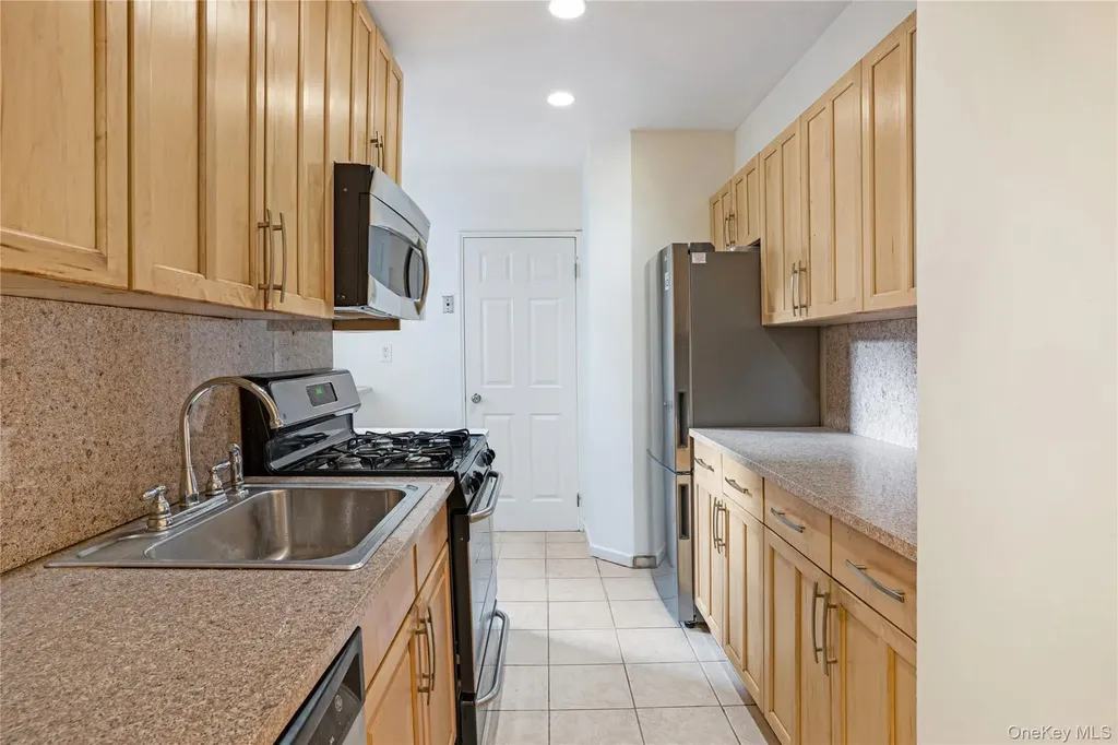 72-10 112th Street Forest Hills NY 11375