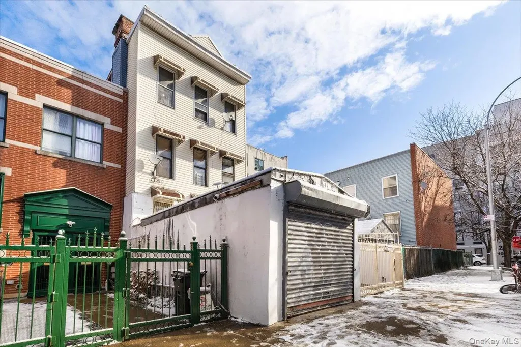 877 Hornaday Place Bronx NY 10460