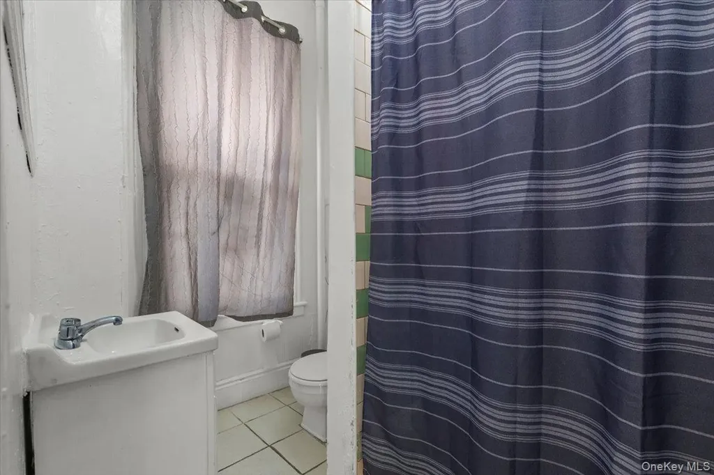 877 Hornaday Place Bronx NY 10460