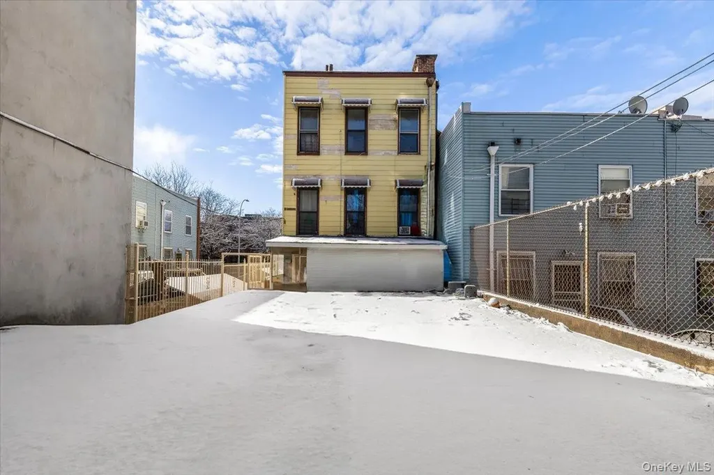 877 Hornaday Place Bronx NY 10460