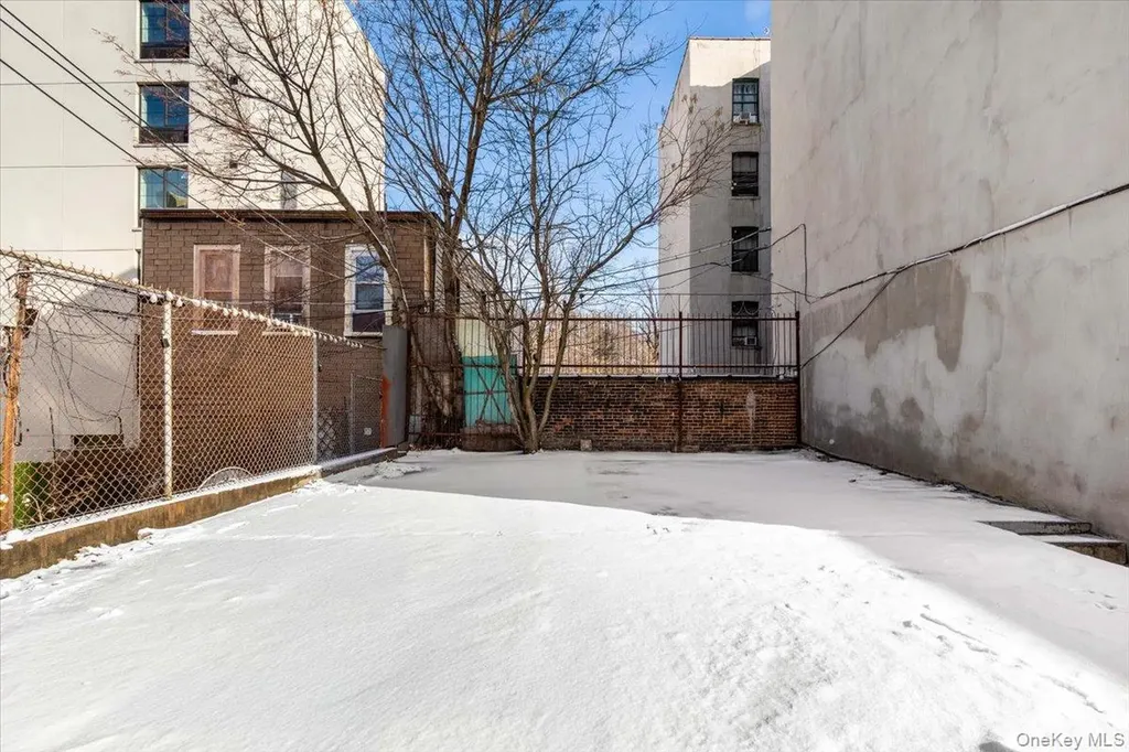 877 Hornaday Place Bronx NY 10460