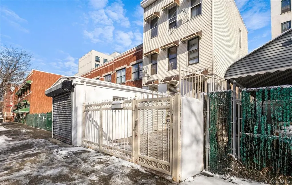 877 Hornaday Place Bronx NY 10460