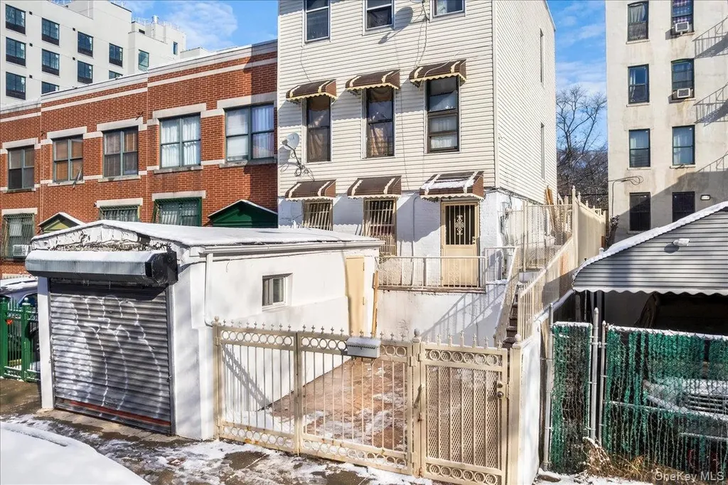 877 Hornaday Place Bronx NY 10460