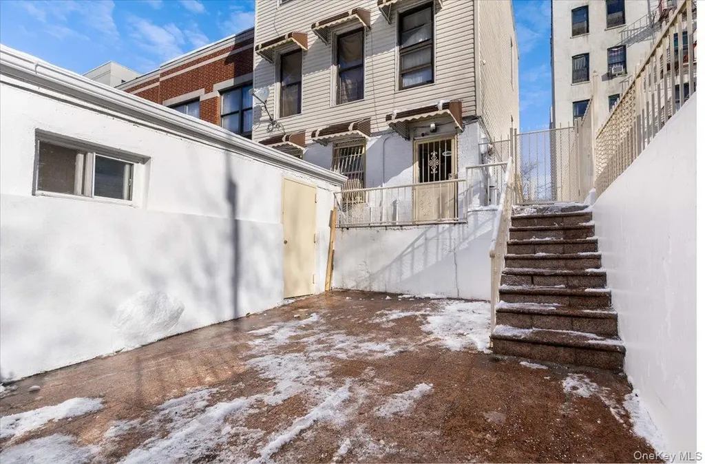 877 Hornaday Place Bronx NY 10460