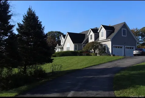 12 Neveles Pride Court Pine Bush NY 12566