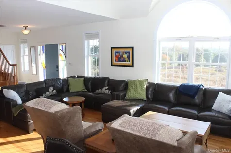 12 Neveles Pride Court Pine Bush NY 12566