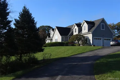 12 Neveles Pride Court Pine Bush NY 12566