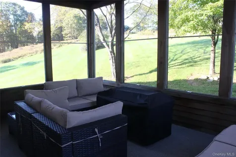 12 Neveles Pride Court Pine Bush NY 12566